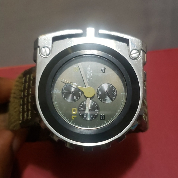 Authentic Diesel Watch ⌚ 👌 - Picture 4 of 11